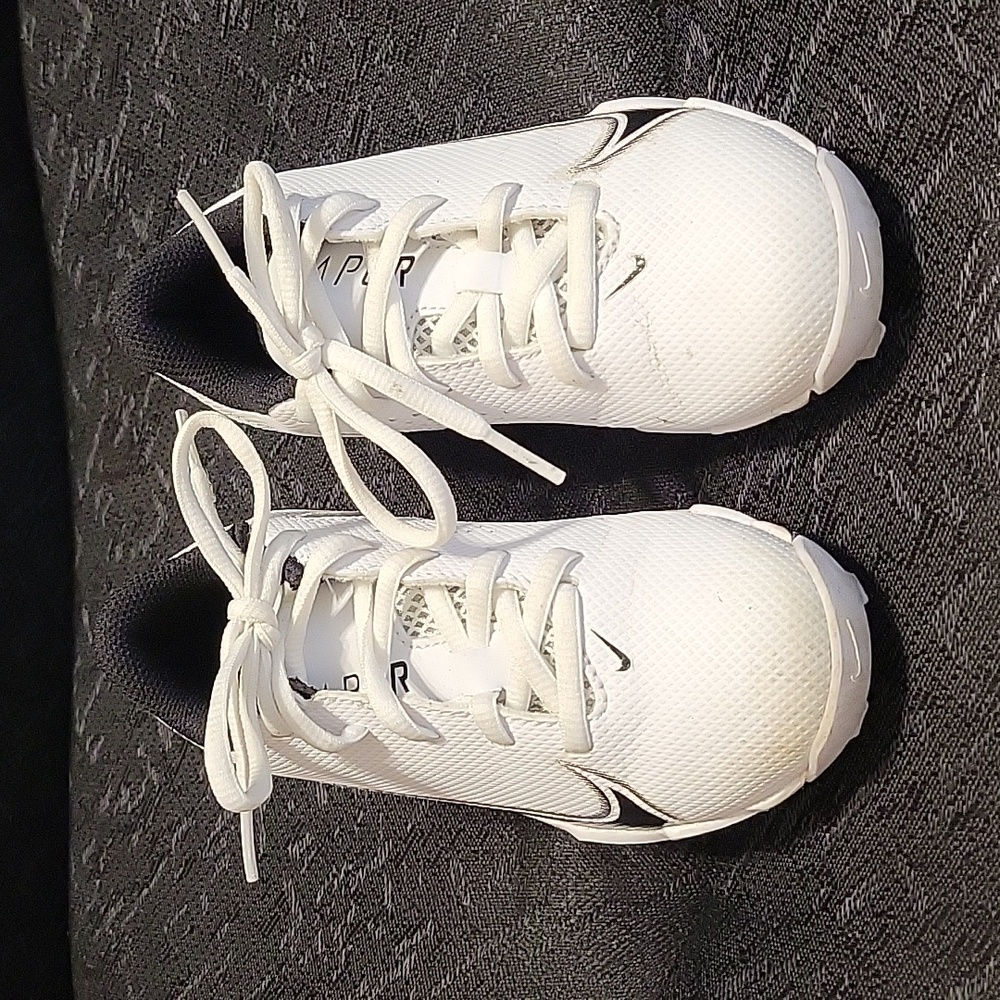 Nike Vapor Edge Shark BG/Boys size 12c/White & Black